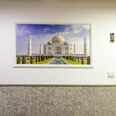 The Bellwood Suites Near Igi Airport Yeni Delhi Dış mekan fotoğraf