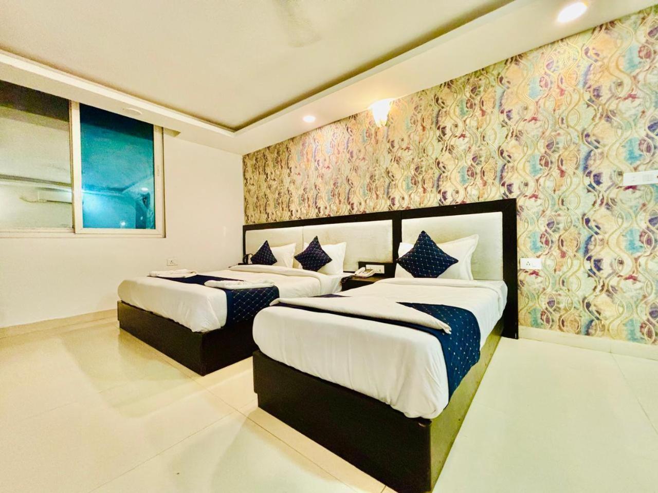 The Bellwood Suites Near Igi Airport Yeni Delhi Dış mekan fotoğraf